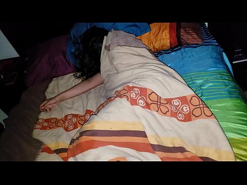 ❤️ Stepson berating sua jovem madrasta enquanto ela dorme. ☑ Porno em porno pt-br.raceporn.ru ﹏
